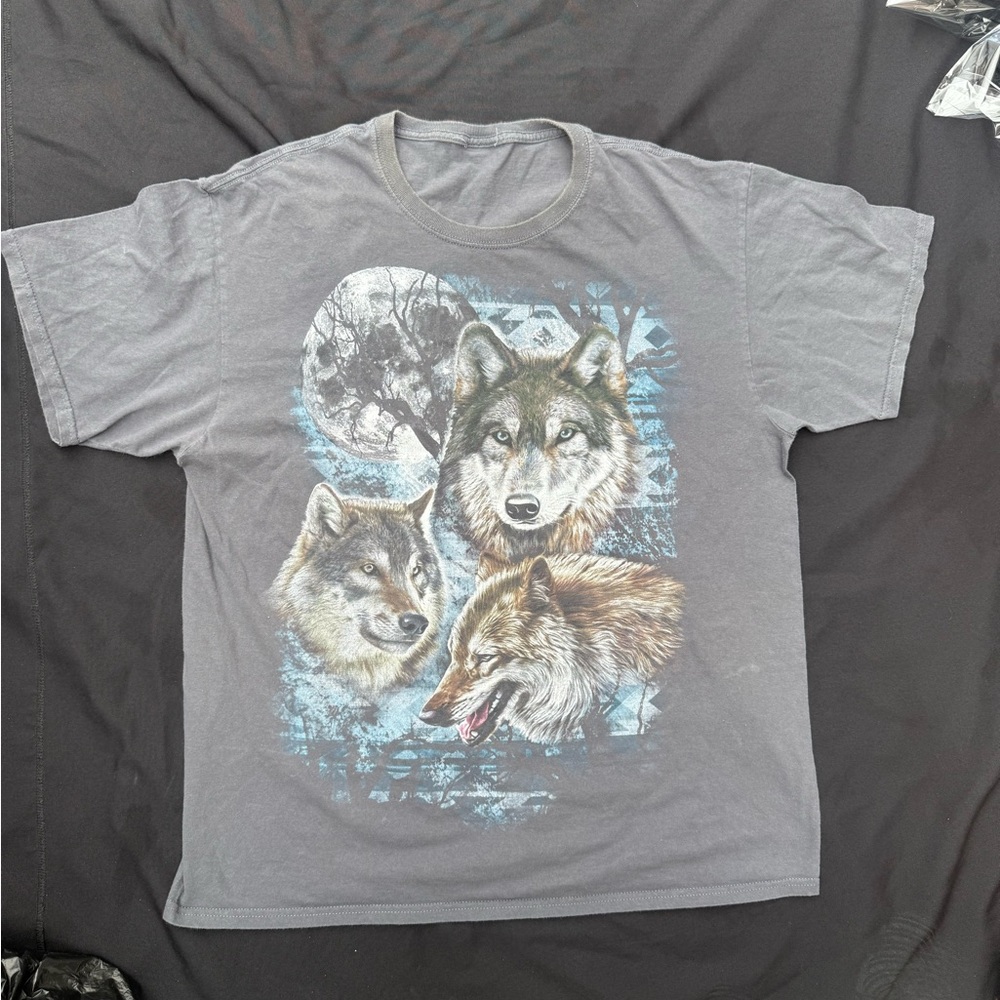 Vintage Gray Wolf Graphic Tee - Triple Wolf Design